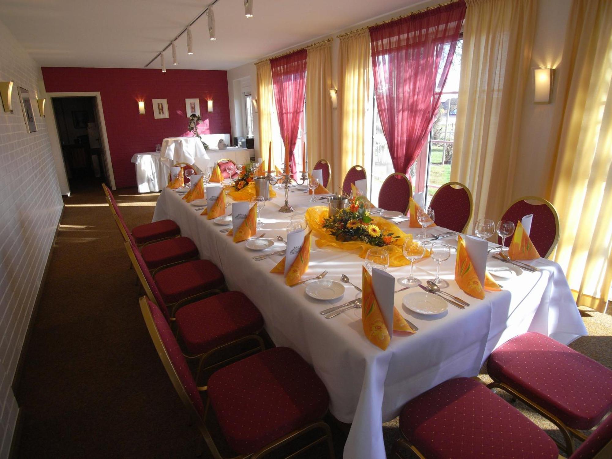 Land-Gut-Hotel Restaurant Kreuz Meyer สตูห์ร ภายนอก รูปภาพ