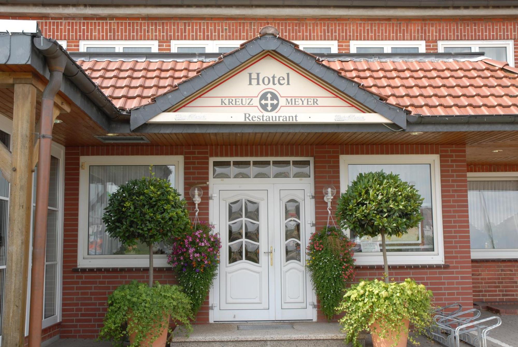 Land-Gut-Hotel Restaurant Kreuz Meyer สตูห์ร ภายนอก รูปภาพ