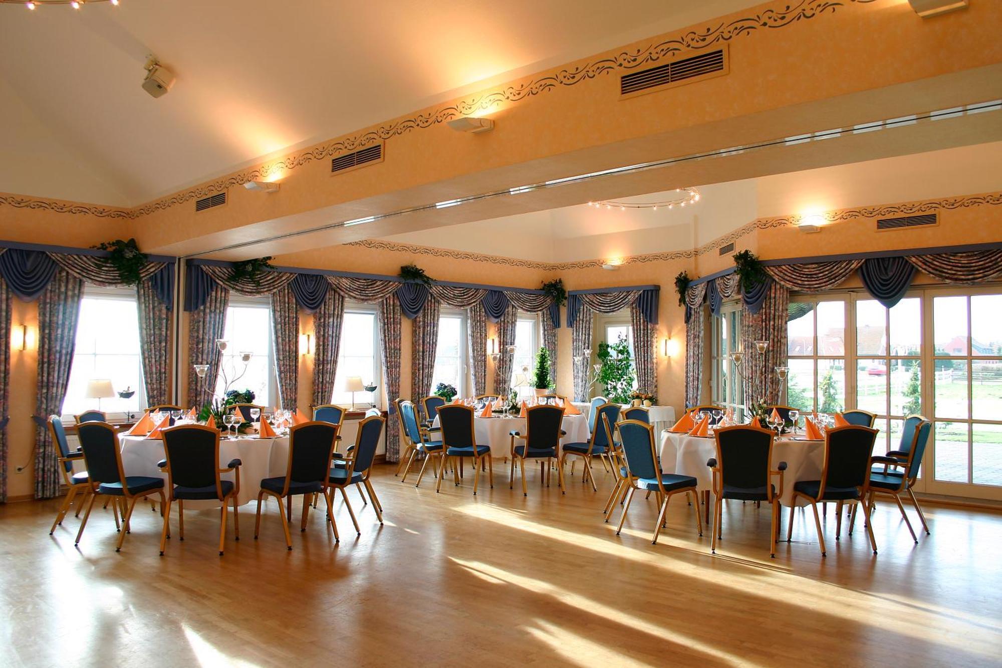 Land-Gut-Hotel Restaurant Kreuz Meyer สตูห์ร ภายนอก รูปภาพ