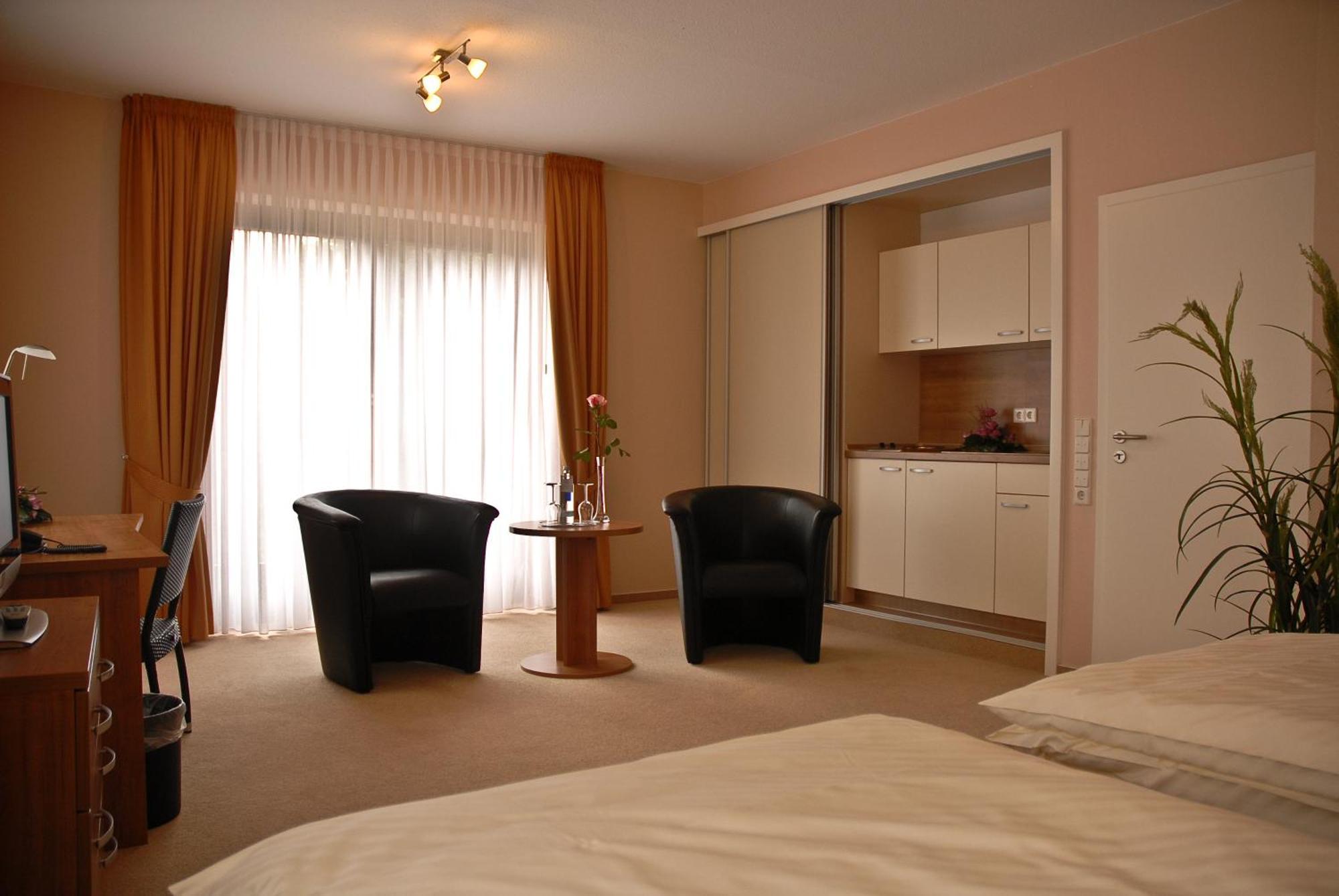 Land-Gut-Hotel Restaurant Kreuz Meyer สตูห์ร ภายนอก รูปภาพ