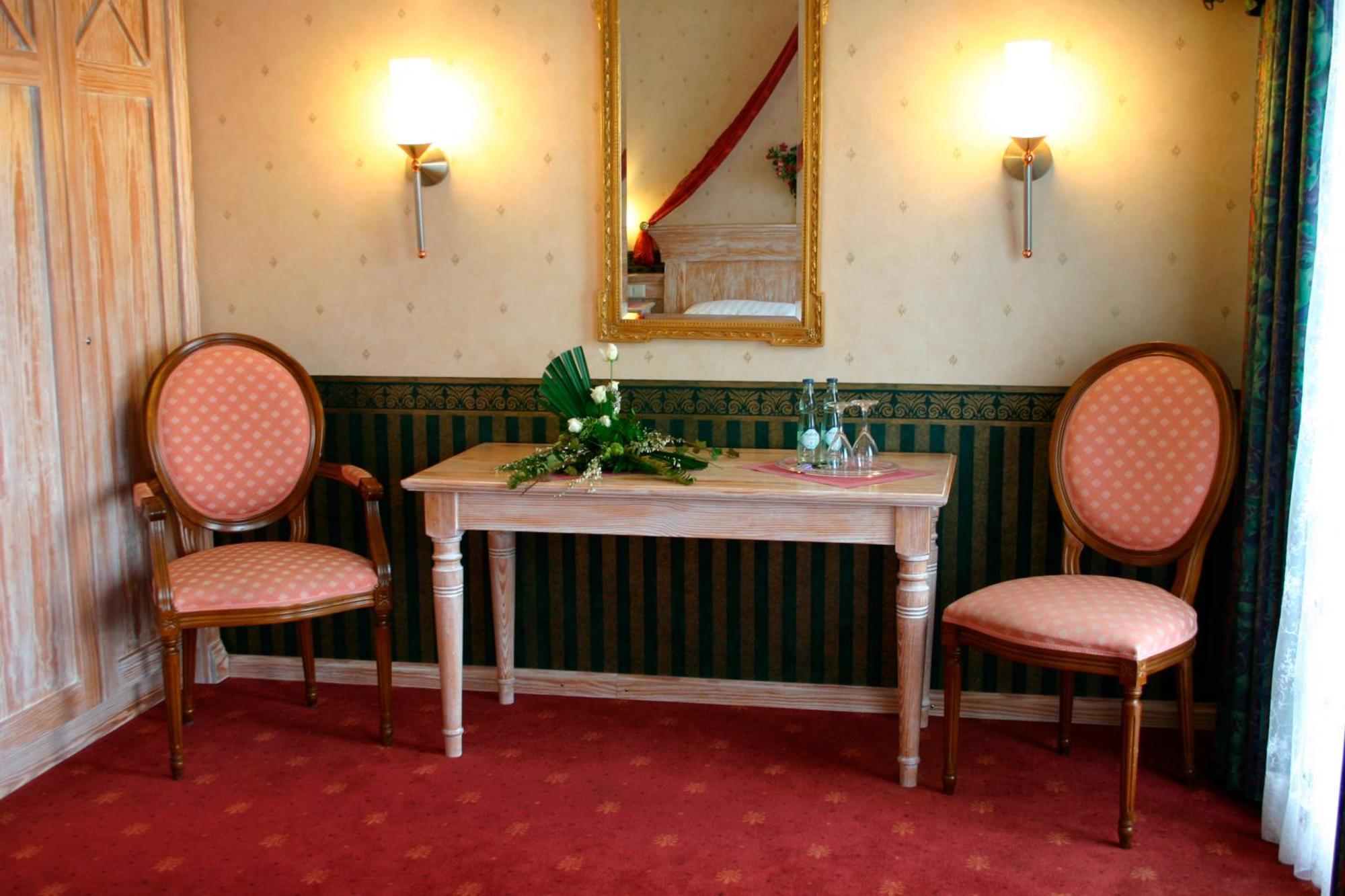 Land-Gut-Hotel Restaurant Kreuz Meyer สตูห์ร ภายนอก รูปภาพ