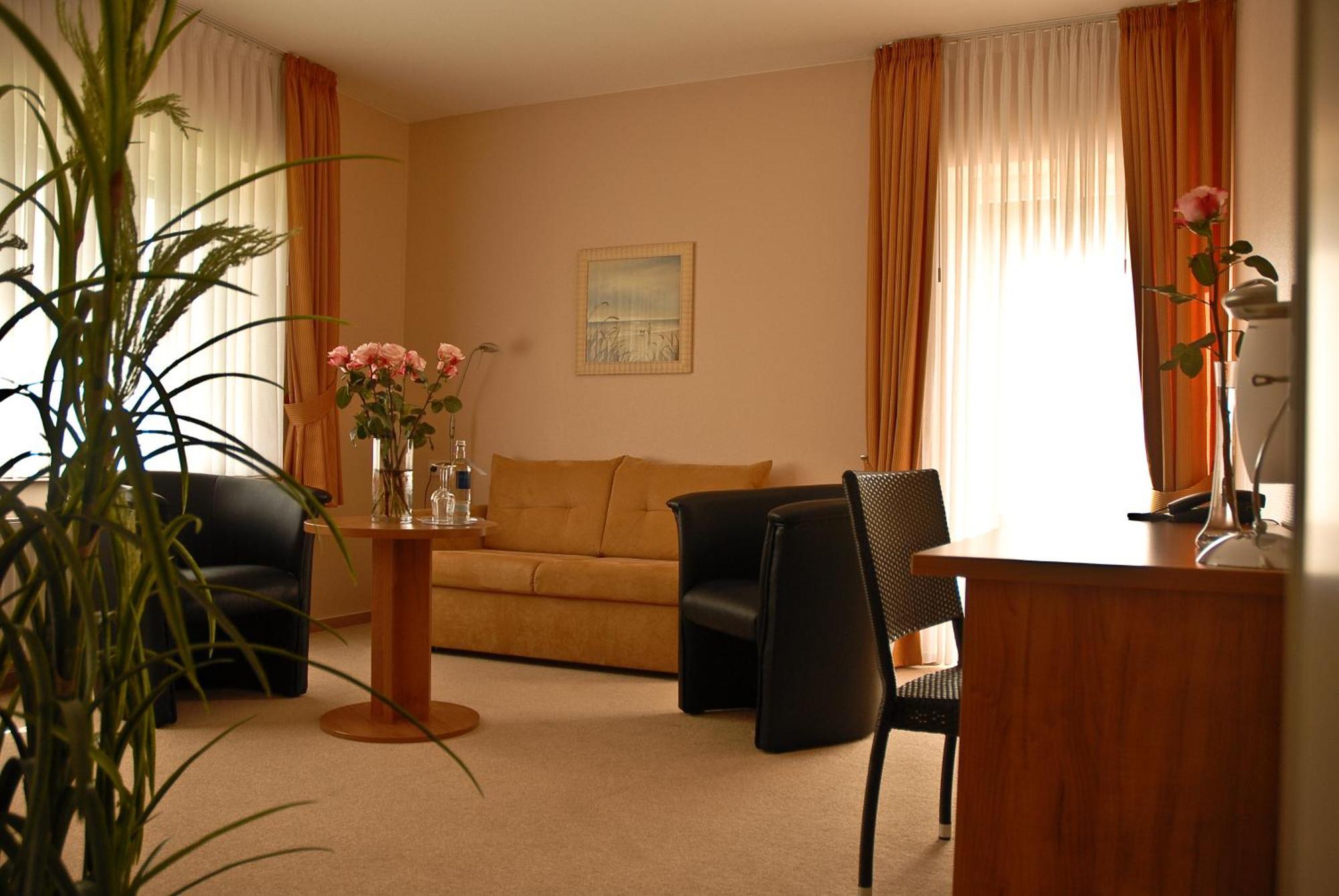 Land-Gut-Hotel Restaurant Kreuz Meyer สตูห์ร ภายนอก รูปภาพ