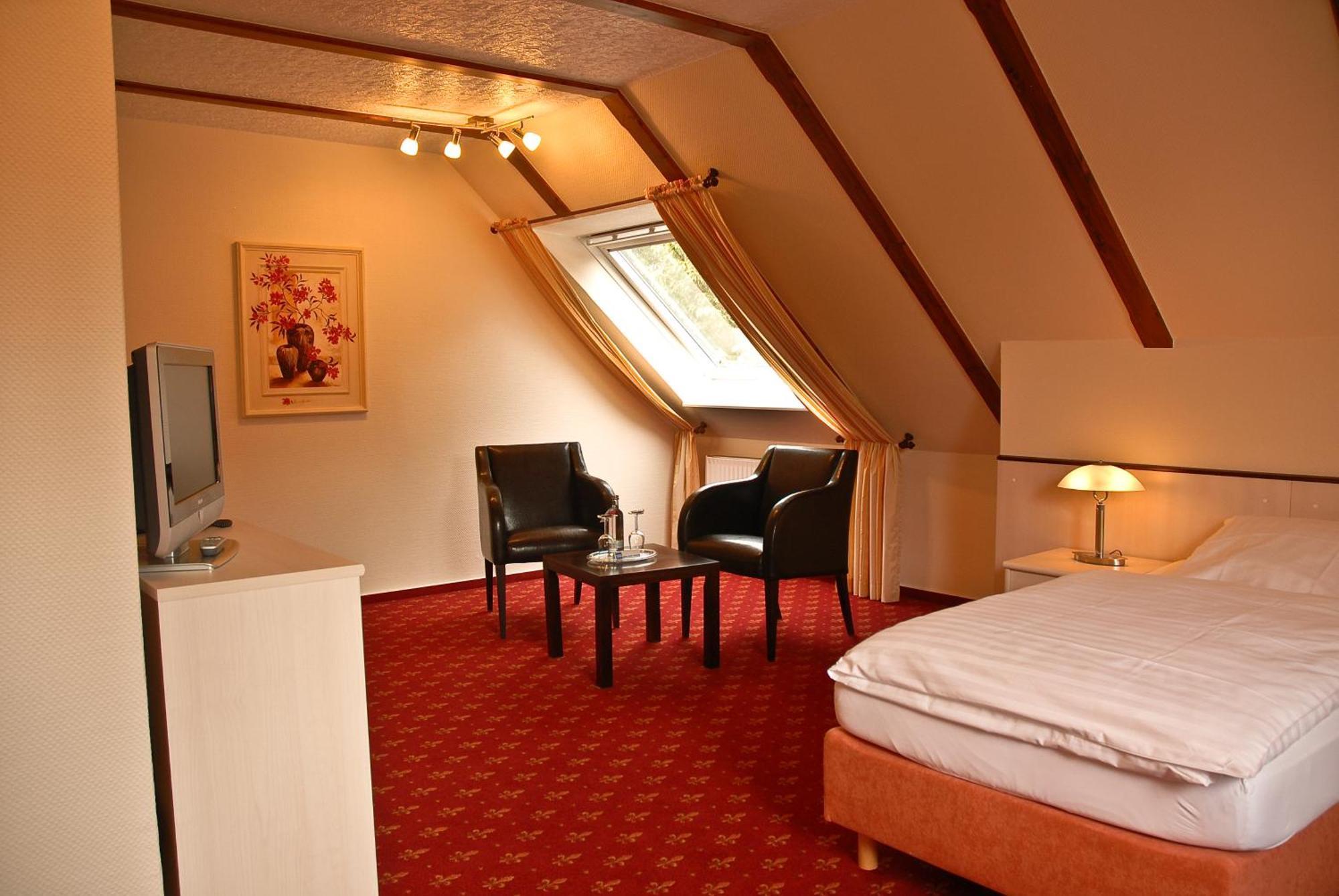 Land-Gut-Hotel Restaurant Kreuz Meyer สตูห์ร ภายนอก รูปภาพ